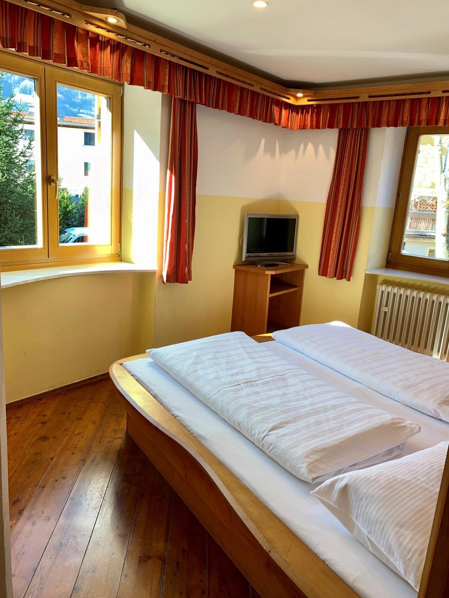 Goldenes Kreuz - Since 1605 Hotel